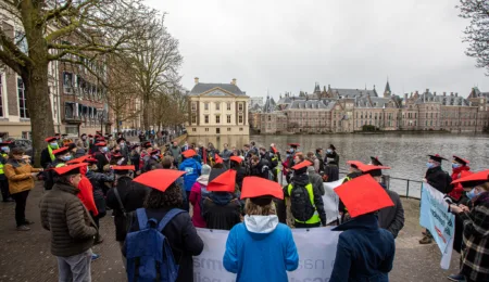 Academics sound the alarm: towards a normal academic standard